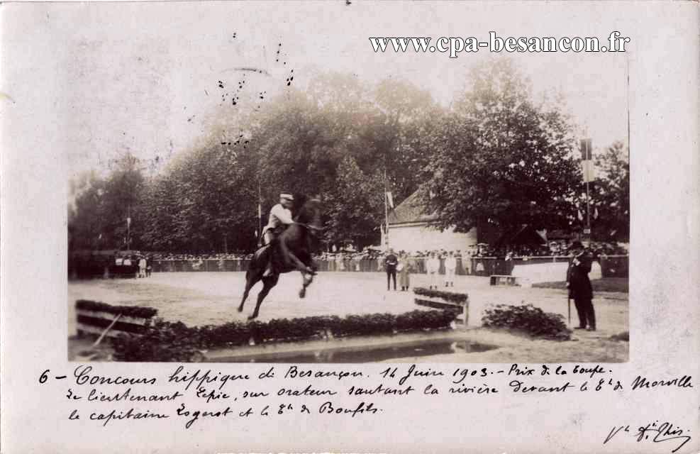 Concours hippique de Besançon - 14 Juin 1903. 6 - Prix de la Coupe. Le lieutenant Lepic sur Orateur sautant la rivière devant le Colonel de Morville, le capitaine Logerot et le Colonel de Bonfils.